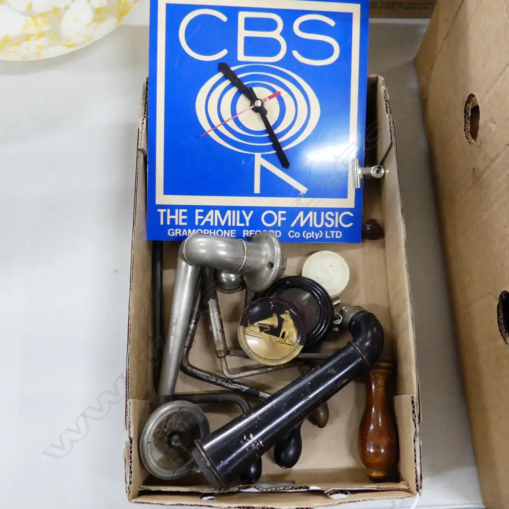 BOX LOT ASST. GRAMOPHONE PARTS + CBS CLOCK Image 1++