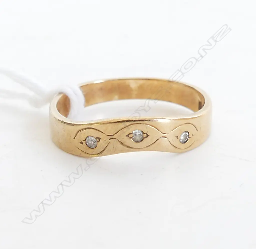 9CT GOLD DIAMOND SET BAND RING, 2.4gms, SZ J Image 1++