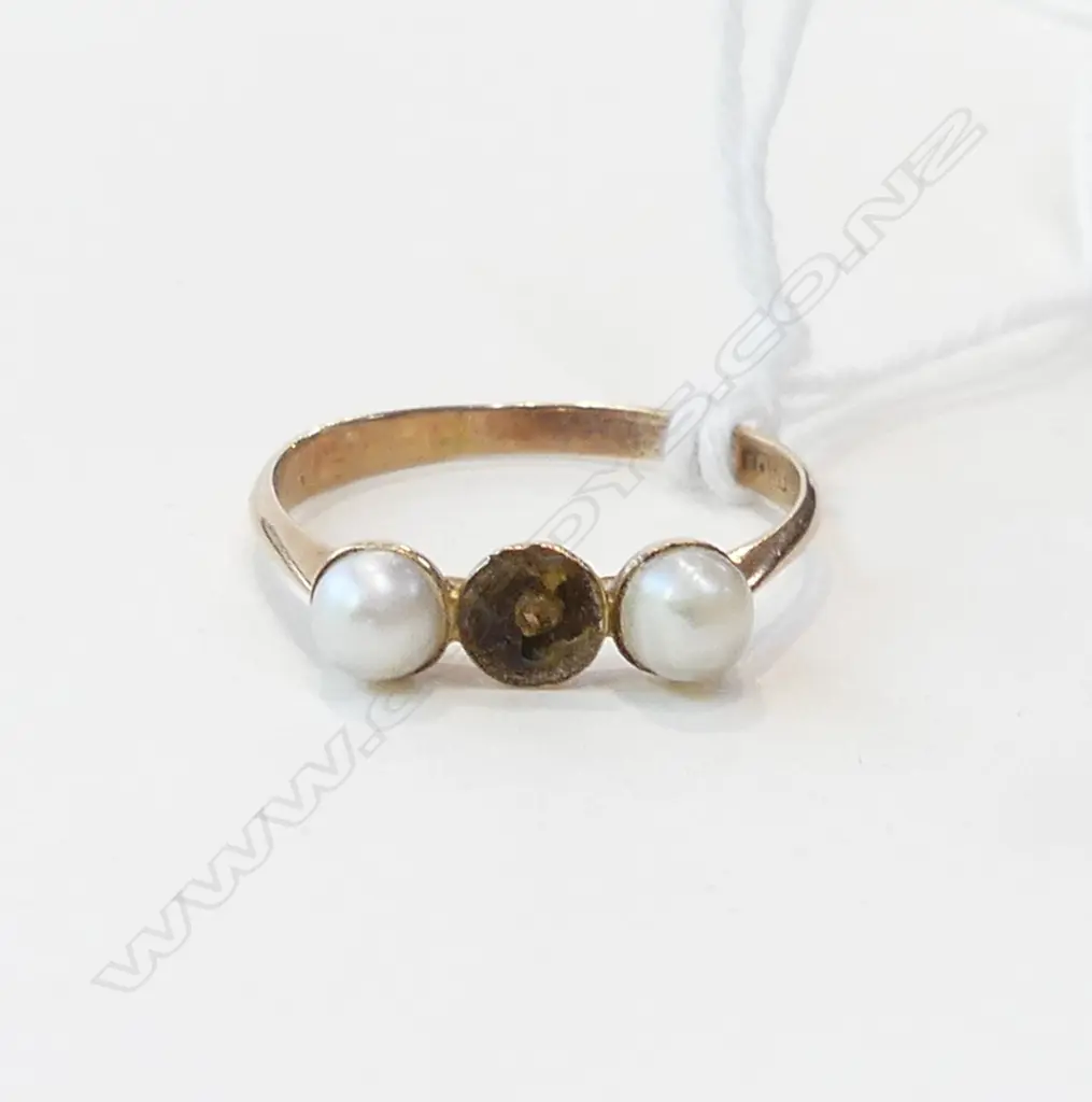 VINTAGE 15CT & PEARL RING 1 pearl missing 2gms Image 1++