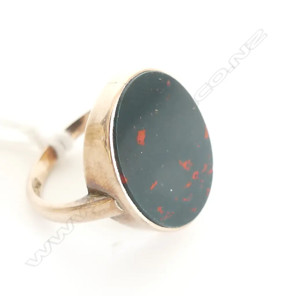9CT BLOODSTONE RING 3.1 GRAMS Image 1++