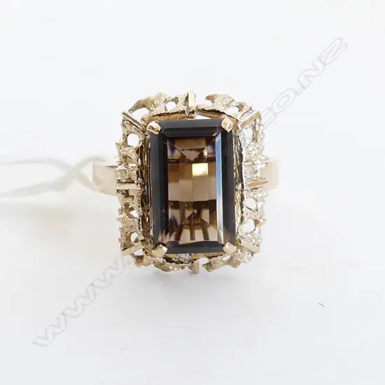 10K GOLD SMOKY QUARTZ DRESS RING,5.8gms