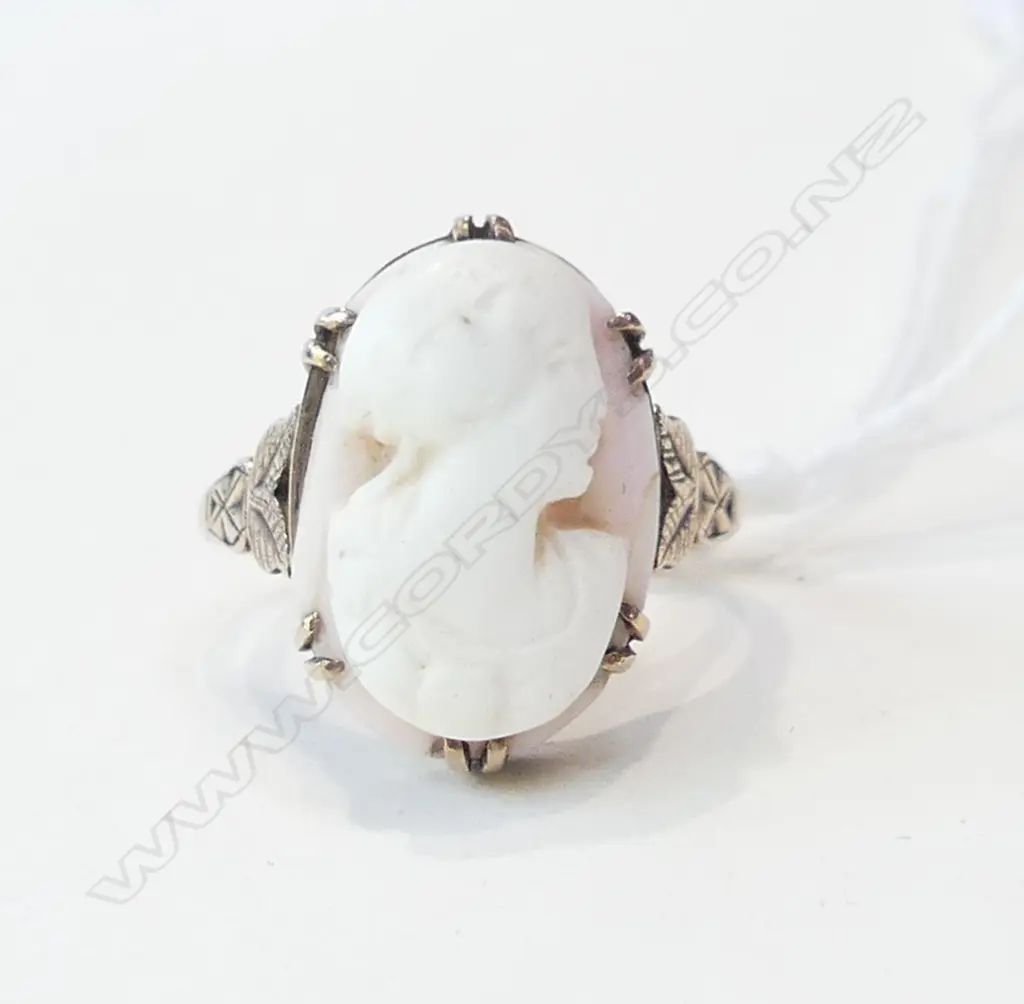 9CT CAMEO RING 5.0 GRAMS Image 1++