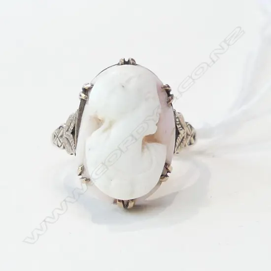 9CT CAMEO RING 5.0 GRAMS