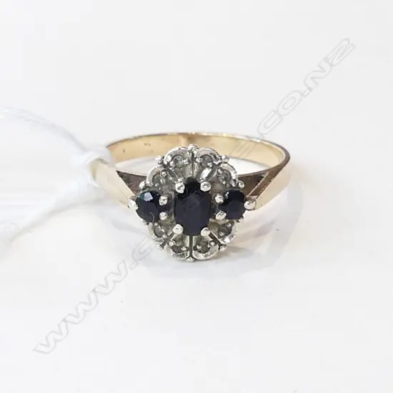 9ct GOLD 3 SAPPHIRE & DIAMOND CLUSTER RING 2.57gms