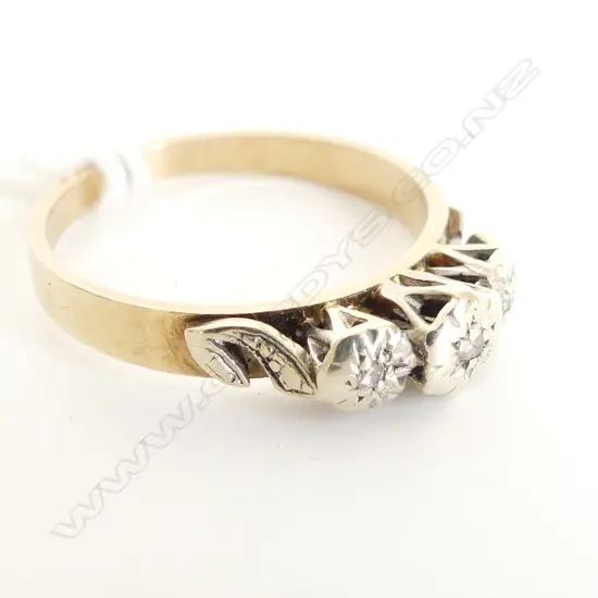 9CT DIAMOND RING 2.6 GRAMS