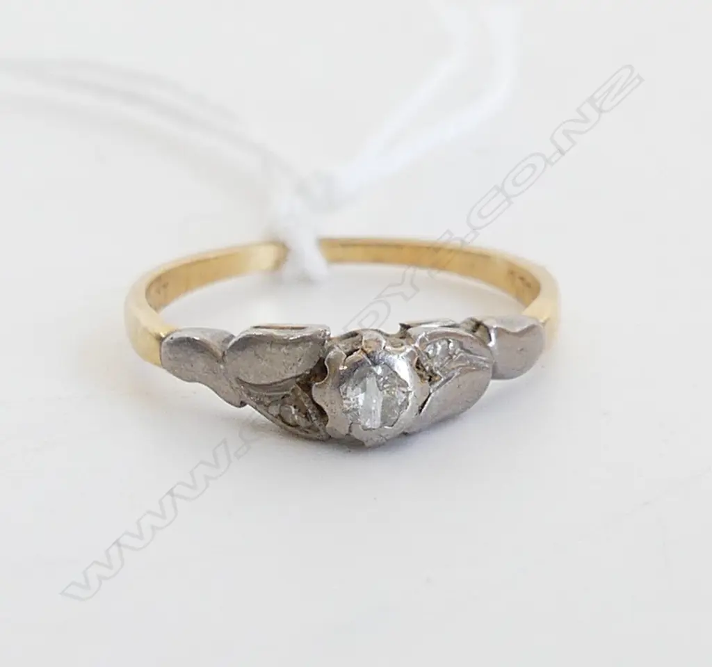 18CT GOLD & PALLADIUM DIAMOND RING, 2.6gms DIAMOND WITH FAULTS Image 1++