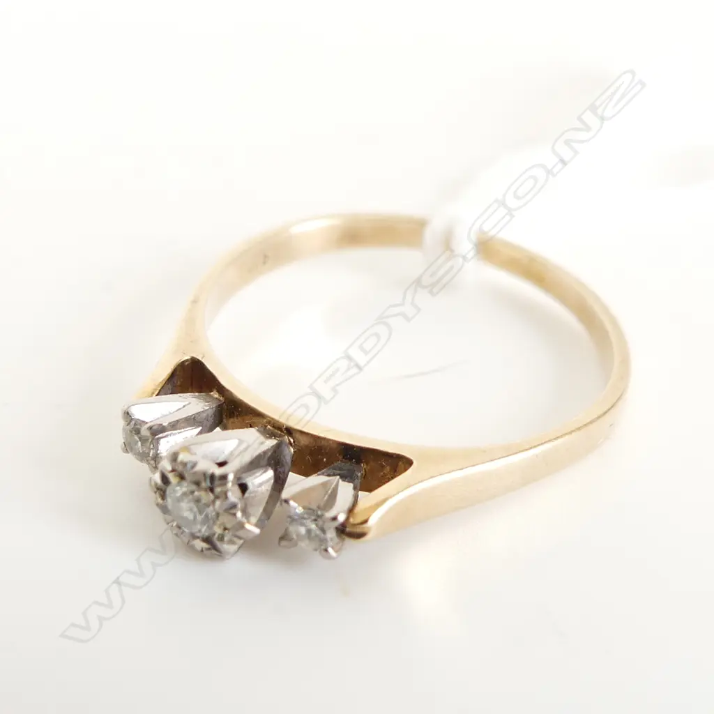 9CT & 3 DIAMOND RING 2.1 GRAMS Image 1++
