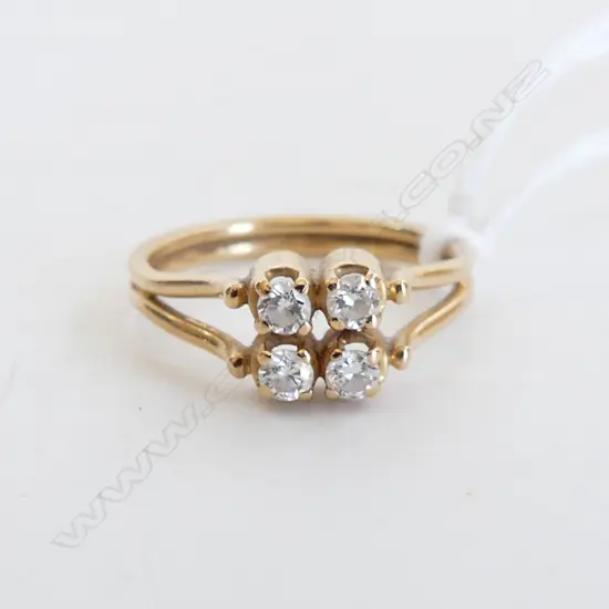 18CT GOLD FOUR DIAMOND RING, 24CT, 3.3gms