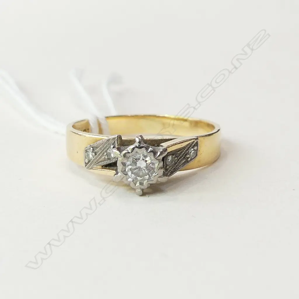 18ct GOLD DIAMOND SOLITAIRE RING 3.67gms Image 1++