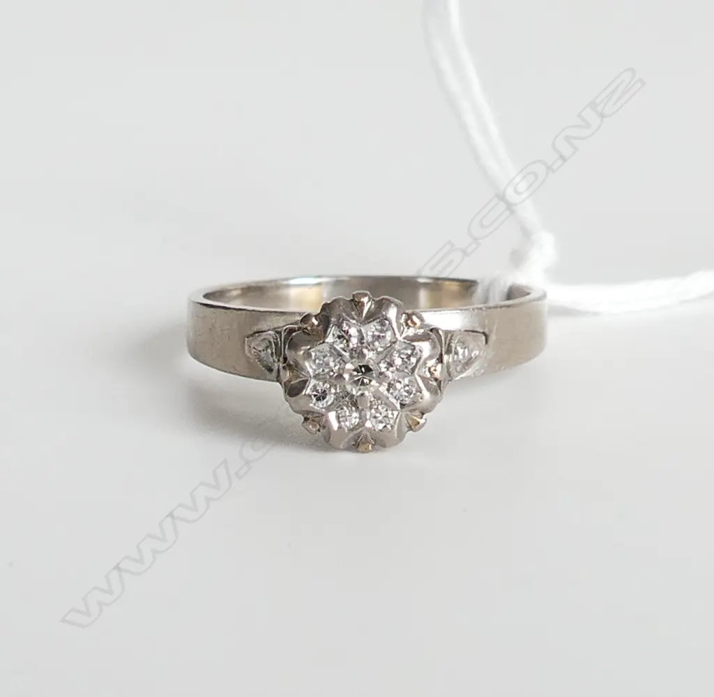 9CT WHITE GOLD & DIAMOND CLUSTER RING, 3.6GMS  Image 1++