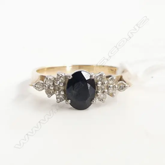 9CT GOLD & PALLADIUM SAPPHIRE & DIAMOND RING, 2.6gms