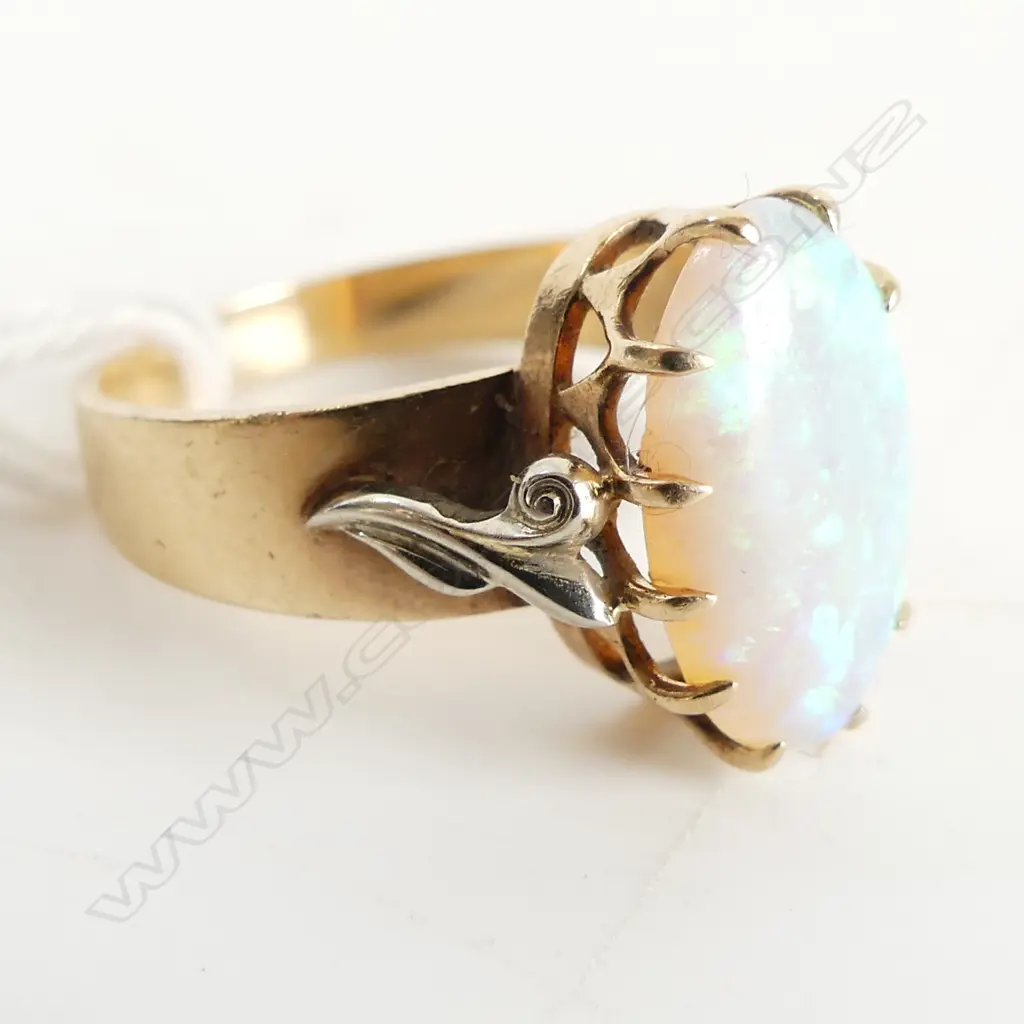VINTAGE 9CT & OPAL RING 3.96gms. The opal w good fire Image 1++