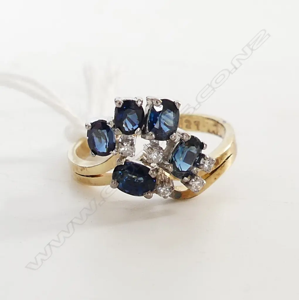 14CT GOLD SAPPHIRE & DIAMOND CLUSTER RING, 3.2gms, SZ L Image 1++