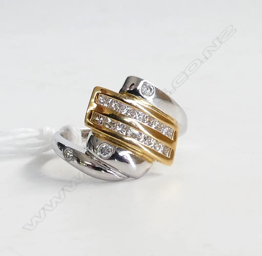 18CT WHITE & YELLOW GOLD  DIAMOND MULTI STONE RING; 3 DIAMOND CUT & 14 PRINCESS CUT, WITH VALUAITON Image 1++