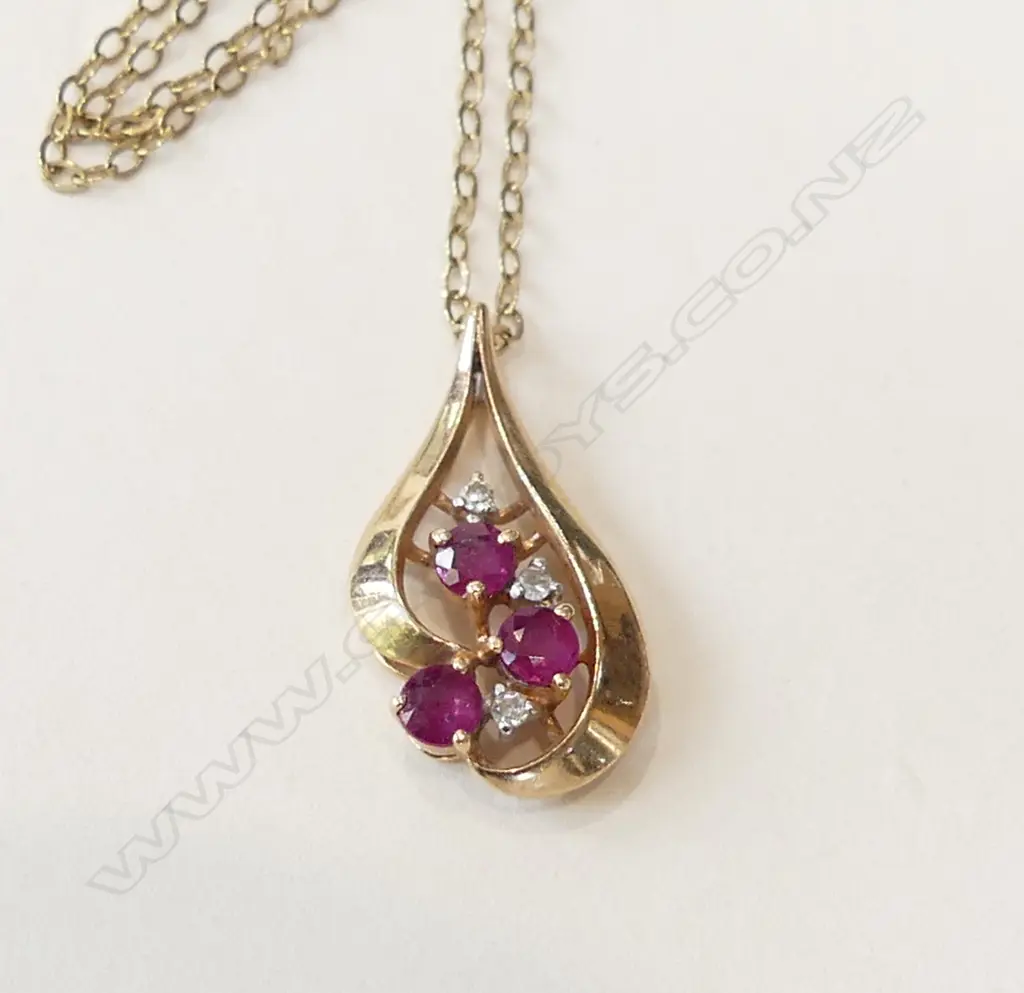 9ct GOLD & RUBY AND  DIAMONDPENDANT NECKLACE 2.38gms Image 1++