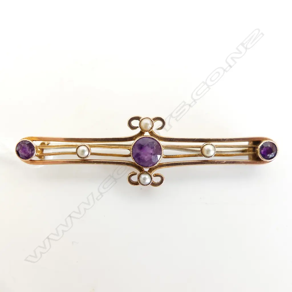 EDW 9CT & AMETHYST BROOCH 2.85gms Image 1++