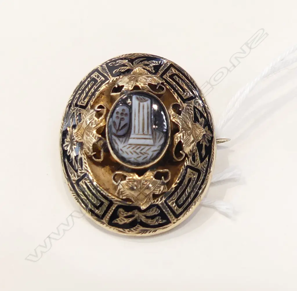VICTORIAN ENAMEL & 9ct GOLD MOURNING BROOCH 8.2gms... Image 1++