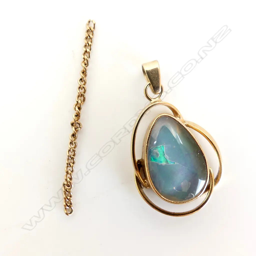 9ct GOLD PENDANT set w stone + short section 9CT GOLD CHAIN2.94gms FAULT TO OPAL Image 1++