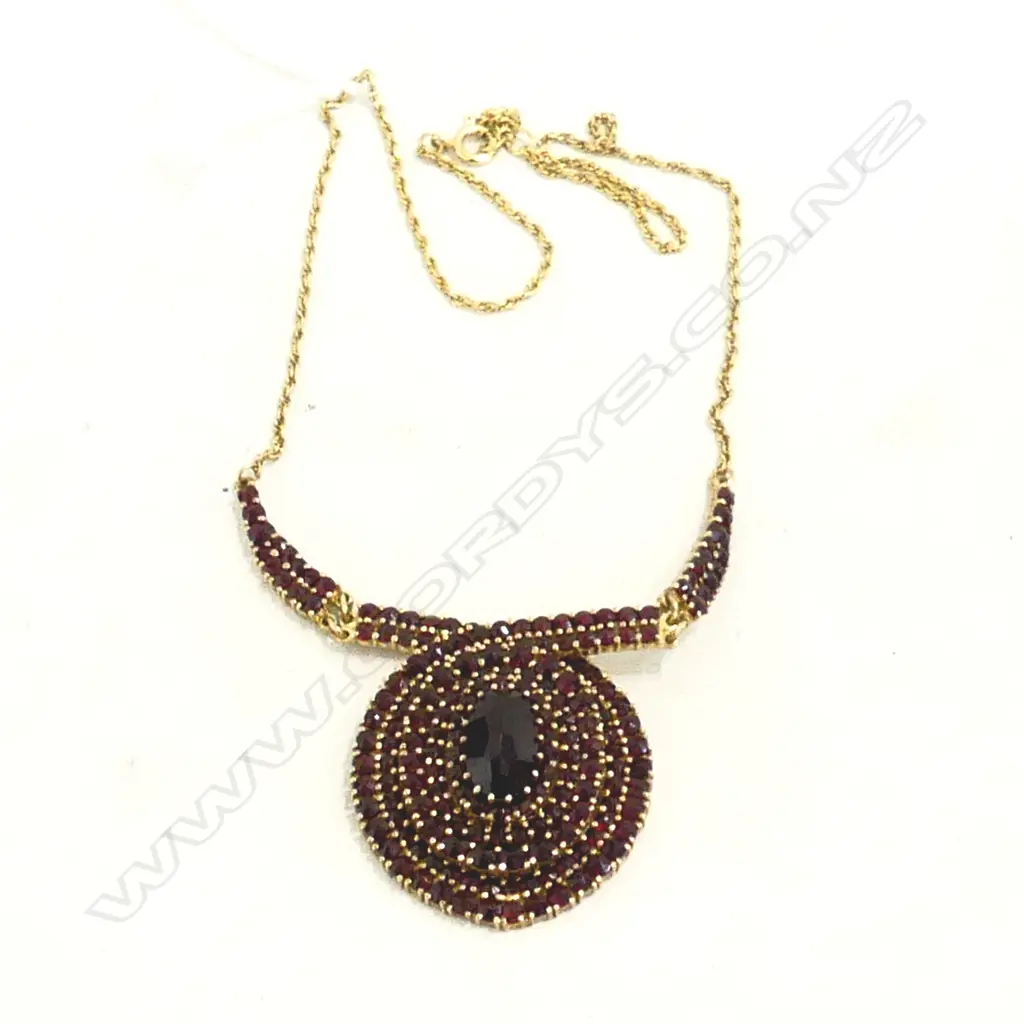 9ct GOLD &GARNET MULTI STONE NECKLACE 20gms. Testing as at least 9ct possibly 14ct Image 1++