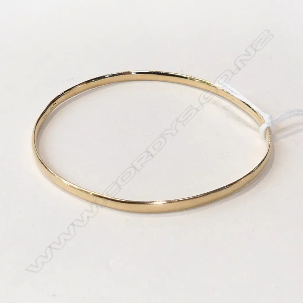 10ct YELLOW GOLD BANGLE 9.53gms Image 1++
