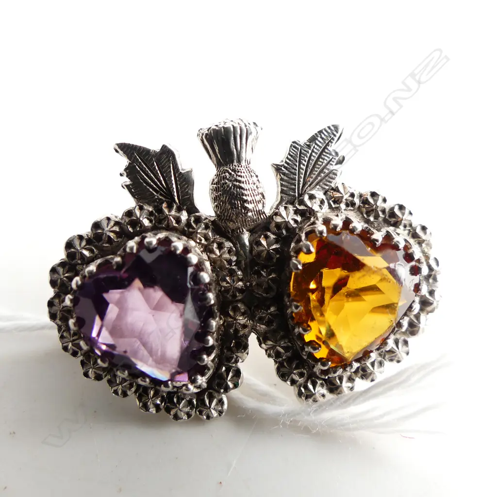ENGLISH HALL MARKED SILVER CITRINE/AMYTHEST COLOUR SCOTTISH SWEET HEART BROOCH Image 1++