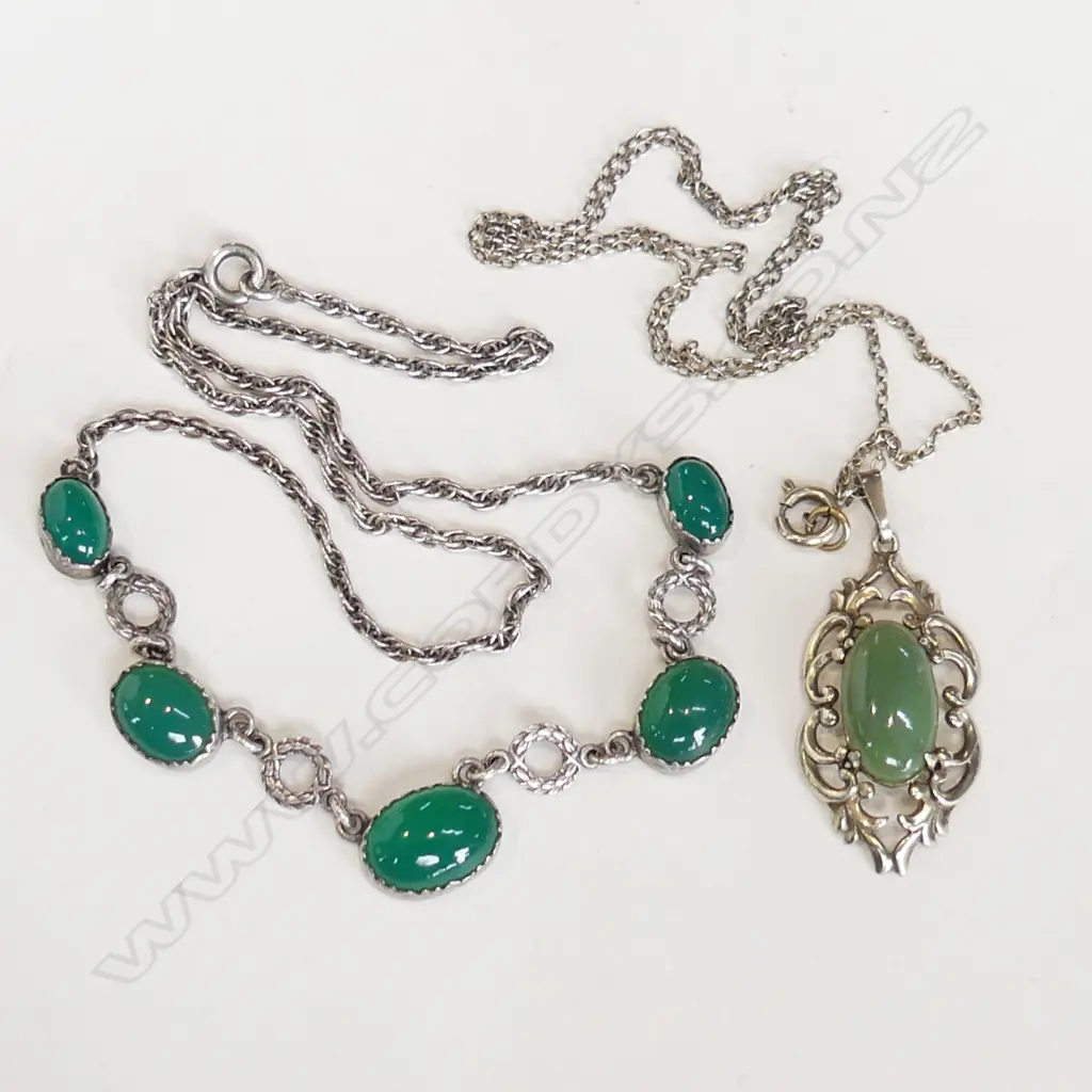 STG SILVER & GREENSTONE PENDANT & NECKLACE Image 1++