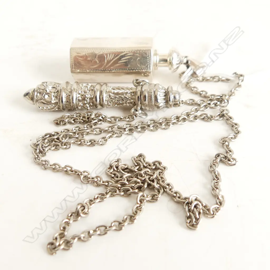 1X 925 SILVER SCENT BOTTLE PENDANTS, 1 WITH CHAIN SILVER COLOUR Image 1++