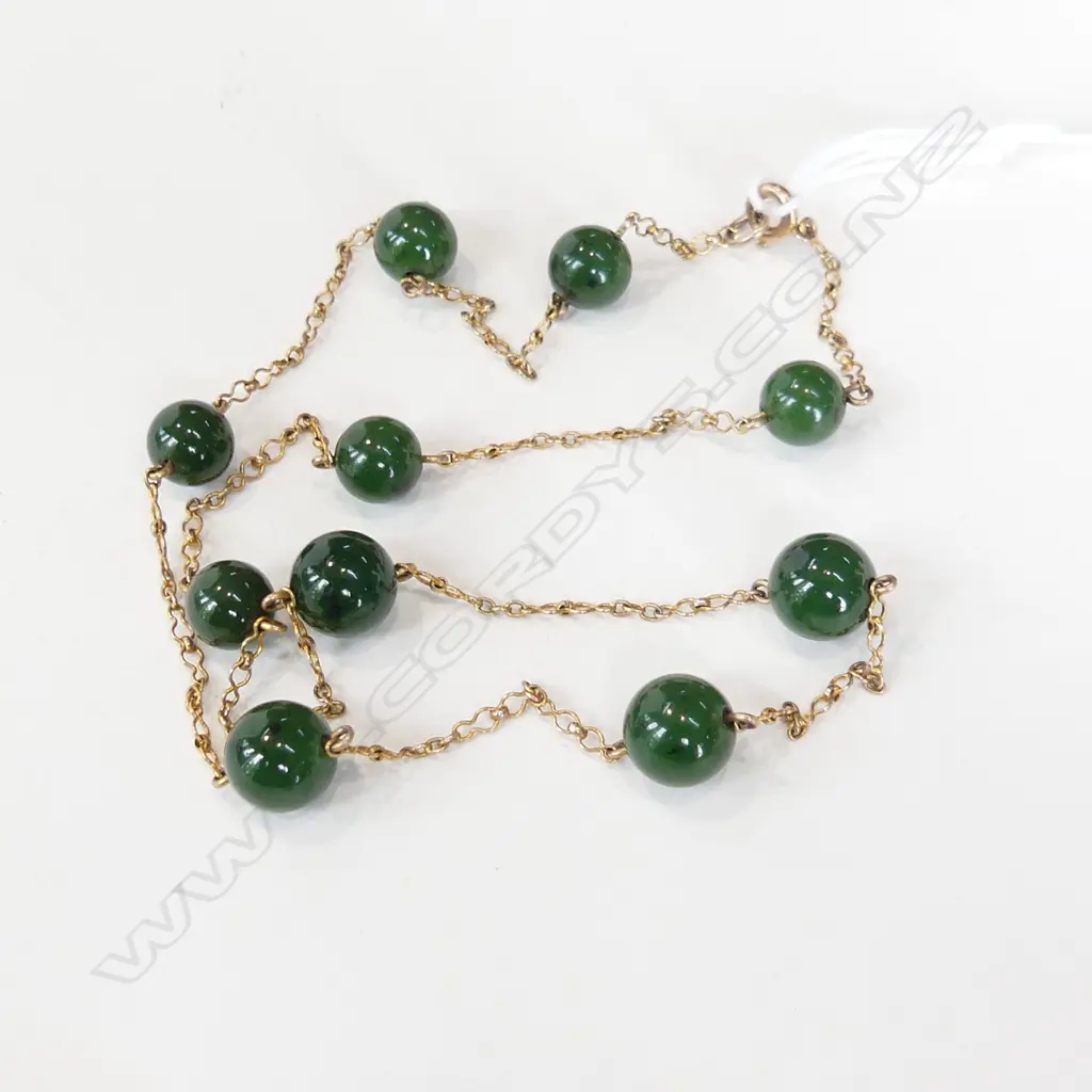 VINTAGE (NZ GREENSTONE) & 9ct GOLD CHAIN NECKLACE AND EARRING SET. Image 1++