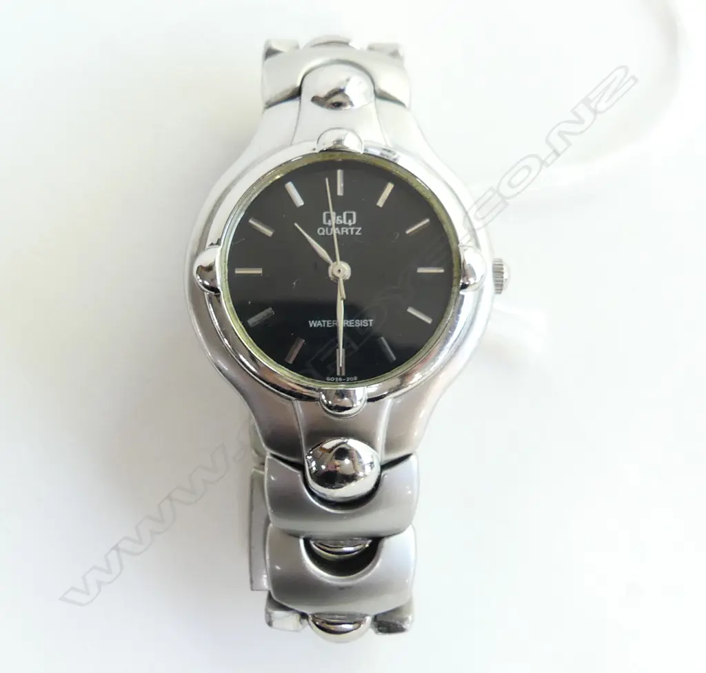 Q&Q SILVER TONE QUARTZ LADIES WATCH Image 1++