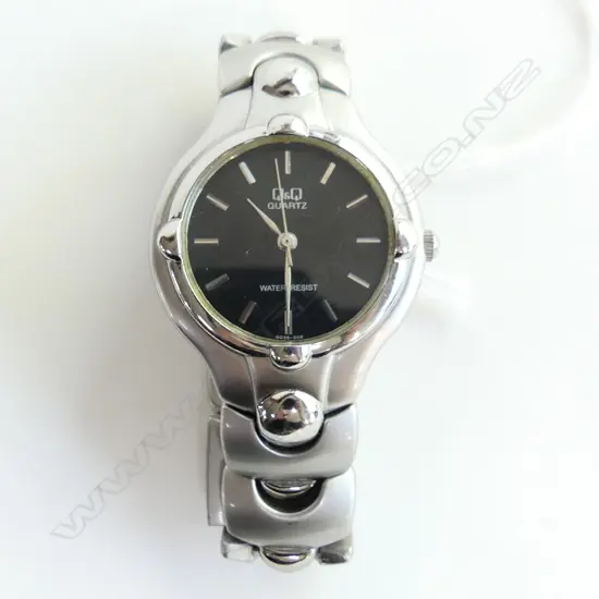 Q&Q SILVER TONE QUARTZ LADIES WATCH