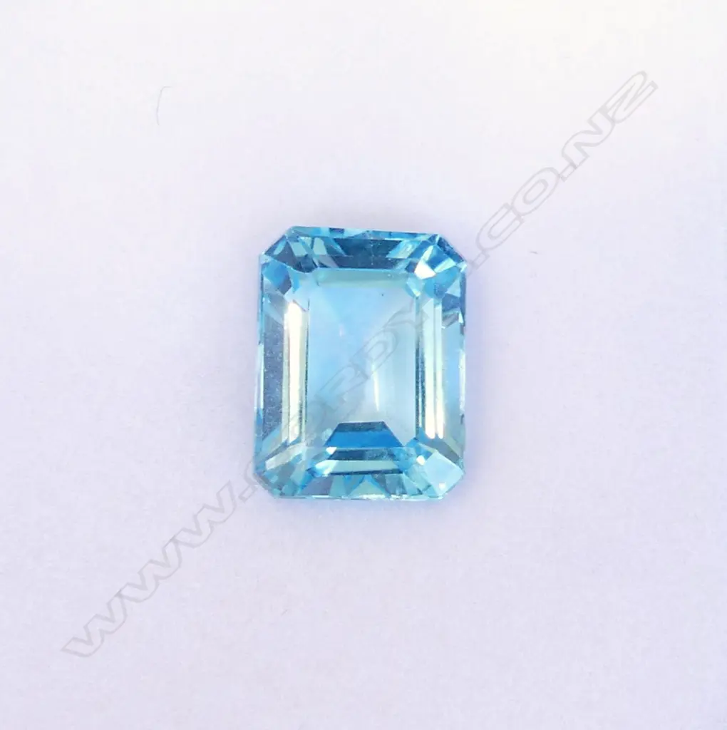 NATURAL TOPAZ, OCTAGON CUT, 14CT, WITH AIG CERT Image 1++