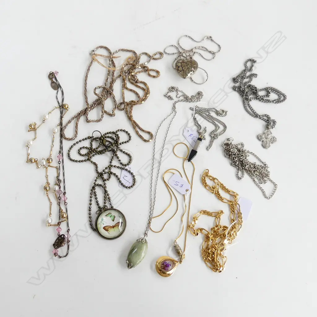 12 ASST CHAINS, SOME WITH PENDANTS  Image 1++