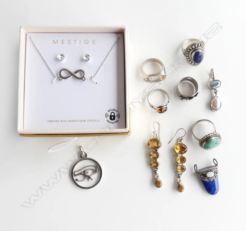 SMALL BOX 10 PC S/SILVER JEWELLERY PENDANTS RINGS ETC Image 1++