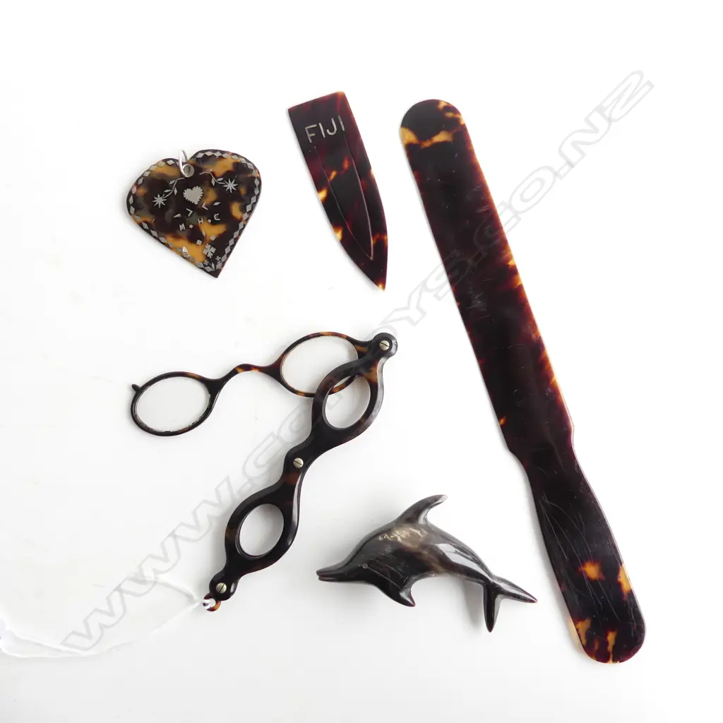 4 TORTOISESHELL PCES; LORGNETTES, PENDANT, PAGE TURNER, HAIR CLIP + HORN DOLPHIN Image 1++