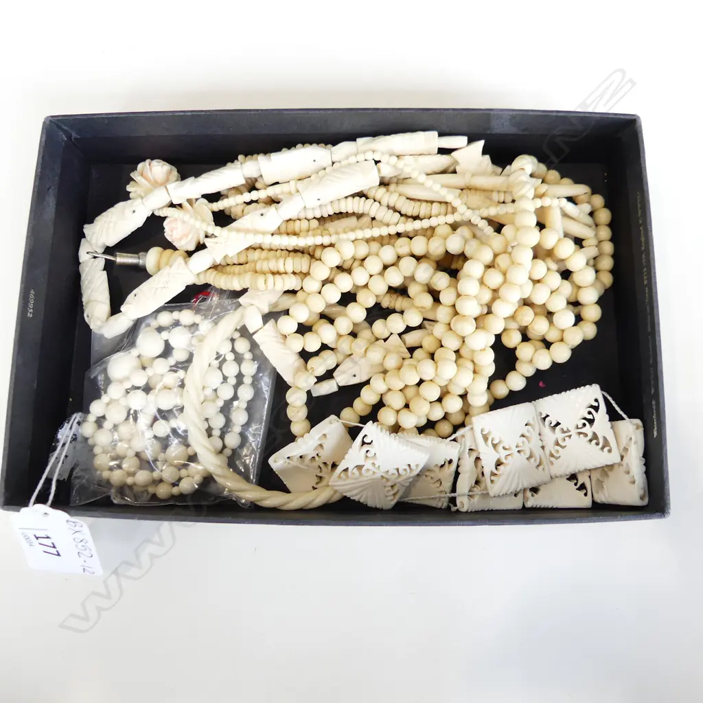 BOX VINTAGE BONE & IVORY (?) JEWELLERY ETC. Image 1++