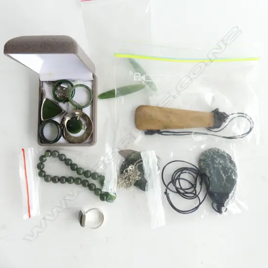 SMALL BOX NZ JADE & S/SILVER JEWLERY RINGS PENDANTS BRACLETS ETC