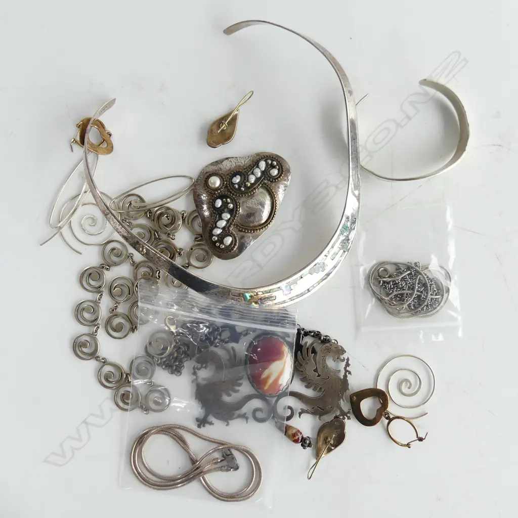 SMALL BOX S/SILVER JEWELLERY: NECKLACES, BANGLE, EARRINGS ETC Image 1++