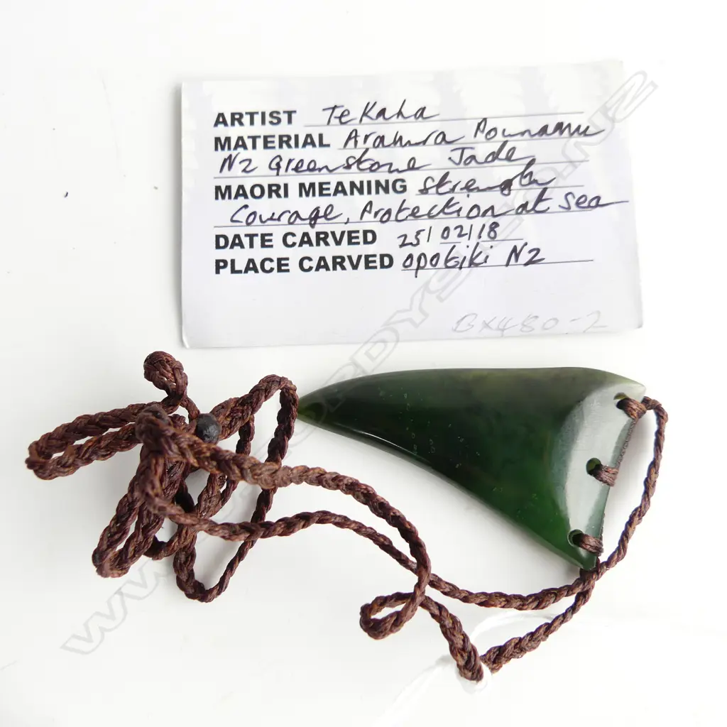 TE KAHA carved pounamu rei niho (eye tooth) pendant with certificate 2018 Image 1++