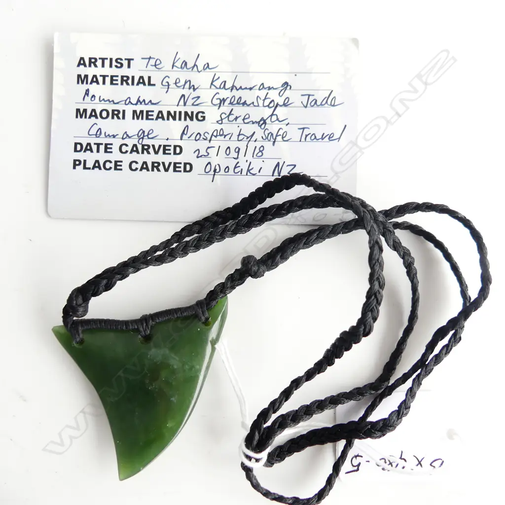 TE KAHA carved pounamu rei niho (eye tooth) pendant with certificate 2018 Image 1++