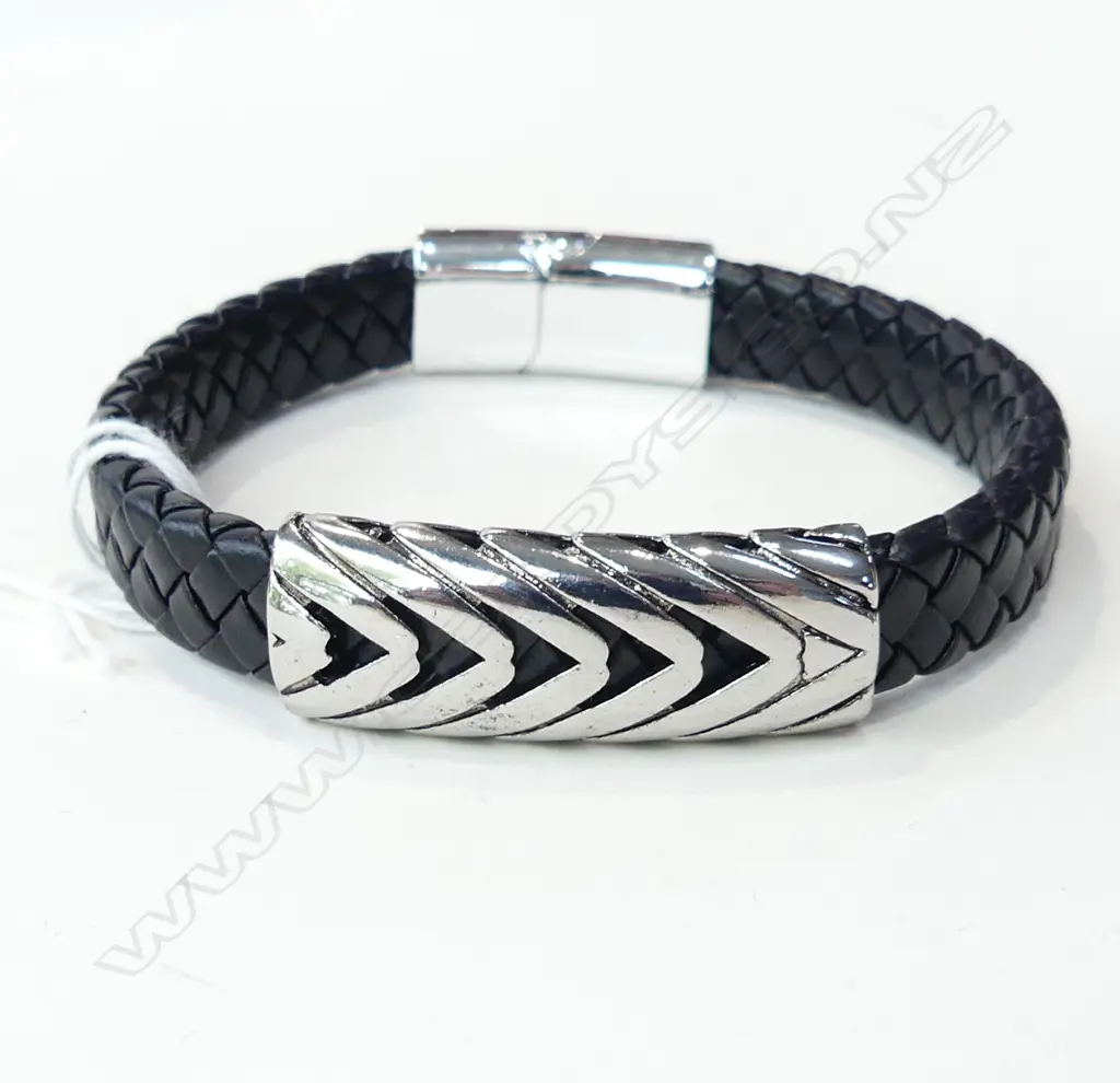 MENS CALF LEATHER & CHROME BRACELET WITH MAGNETIC SLIDE CATCH Image 1++