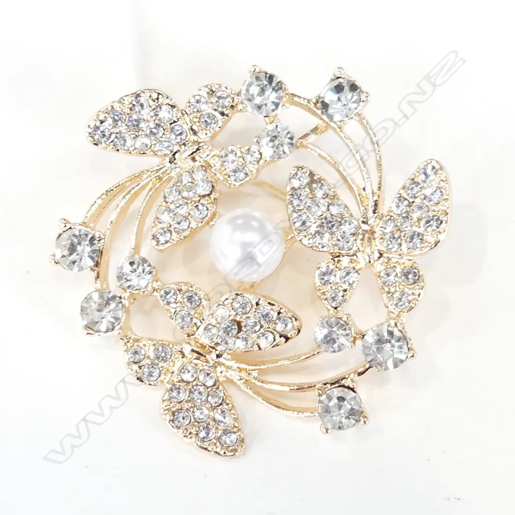 BUTTERFLY WREATH BROOCH SET WITH CZ & FAUX PEARLS  Image 1++