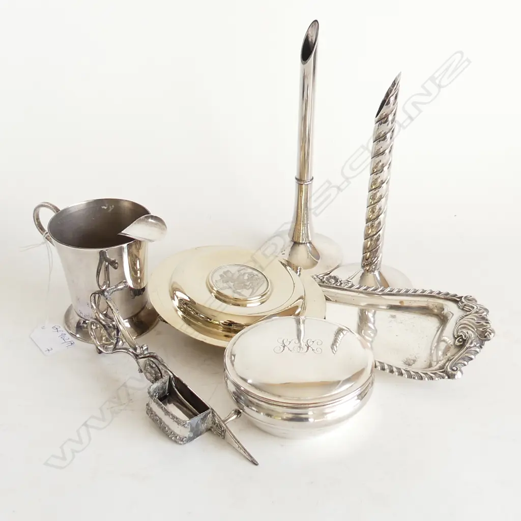 7 SILVER PLATE PCES; TRAY W.250mm, 2 BUD VASES, ETC Image 1++