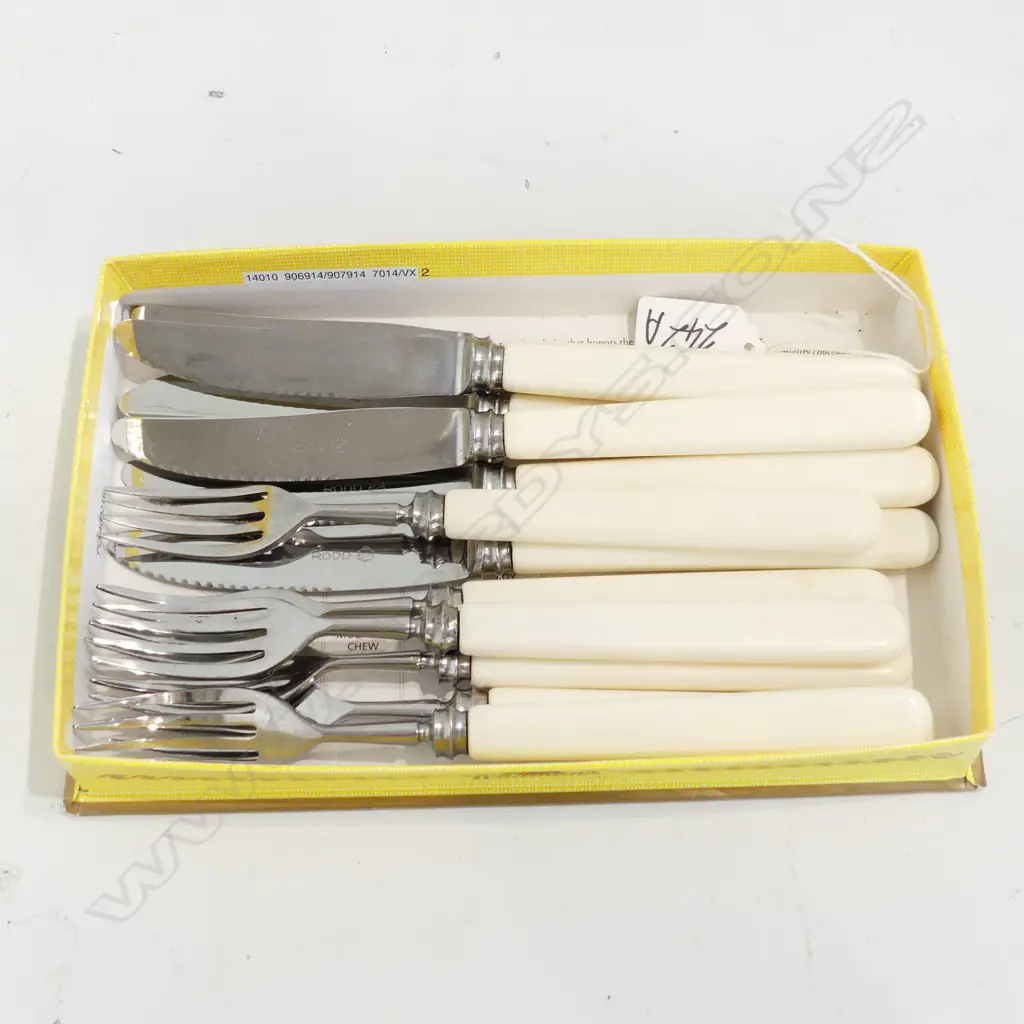 VINTAGE BONE HANDLE 12 PIECE STEAK SET 6 KNIVES + 6 FORKS  L. 220mm Image 1++