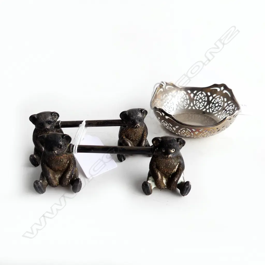 PR S/SILVER BEAR CARVER RESTS   & S/SILVER BON BON DISH TOTAL WIEGHT 54GRMS Image 1++