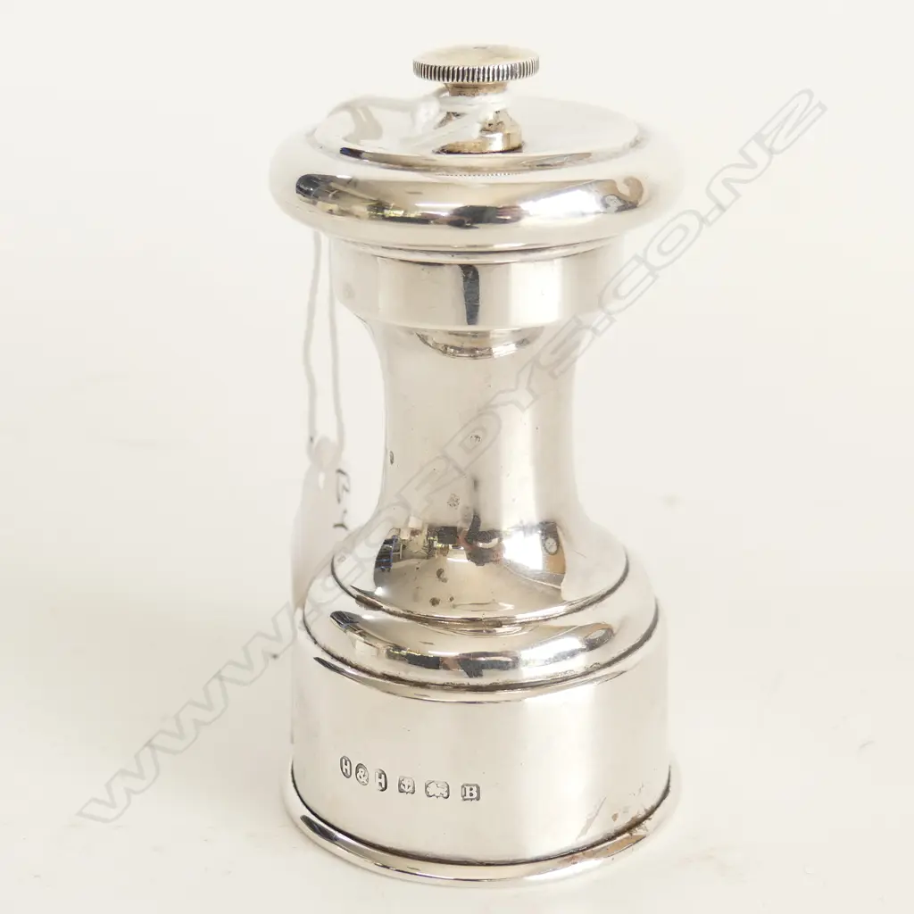 Birmingham 1926 SILVER PEPPER GRINDER baluster form steel internal parts Image 1++