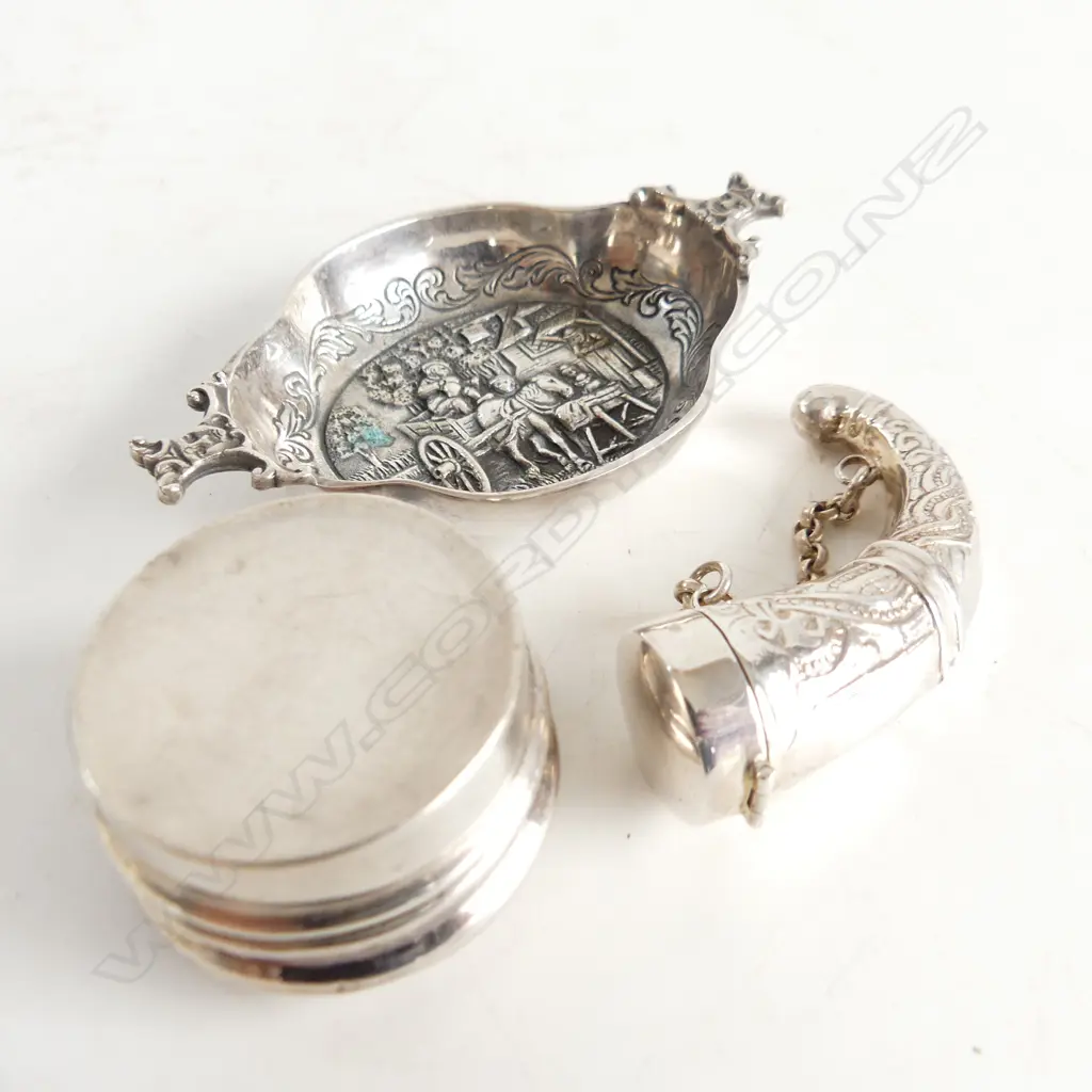 925 SILVER TRAVEL HORN SHAPED SHAKER (H60mm)925 SM DISH & STG LIDDED TRINKET BOX 66gms Image 1++