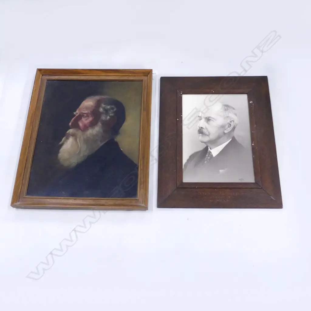 2 ANTIQUE GENTS PORTRAITS; OAK FRAMED PHOTO 385x270mm, UNA MACQUEEN 'A CRIMEAN VETERAN' OIL ON CANVAS 520x425mm Image 1++