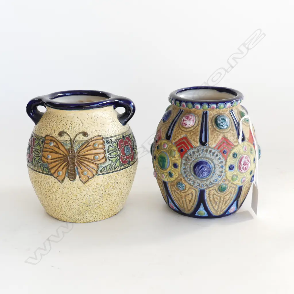 2 AMPHORA VASES MEDALION DESIGN & FLORAL H130MM Image 1++