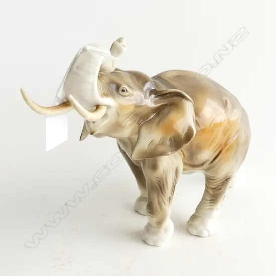 ROYAL DUX CHINA ELEPHANT RAISED TRUNK H200MM