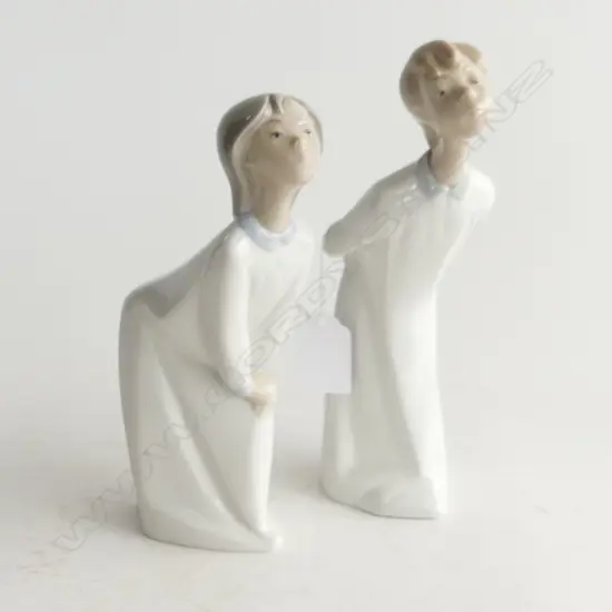 TWO LLADRO FIGURINES, BOY & GIRL KISSING, H. 205, 185mm